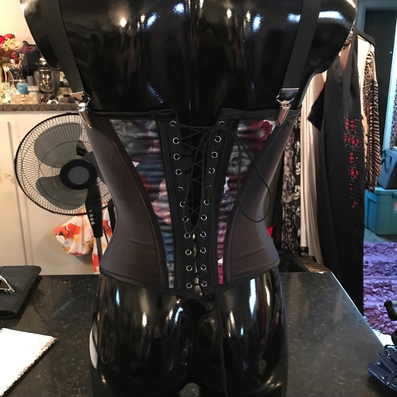 Stretch Corset with straps.. Floral and black - Picture 2 of 2